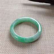 17041816#正圈尺寸：56x11.9x8.3mm 细润翠色镯，温润，翠，性价比好，值得入手，强