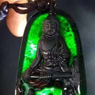 4⃣️墨翠精美雕工，自然光下黑，完美无裂，表面黑光亮起油，打灯透帝王绿，送证书，玛瑙项