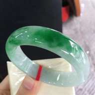 正装飘辣绿，色泽鲜艳亮丽，水润，完美