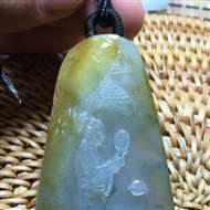 黄翡美女牌 质地细腻 设计独特 雕工精细