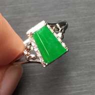 阳绿方形戒指，18K白金＋南非钻石，种老色辣，性价比高，完美无裂纹，圈口14号，超值来收