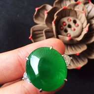 实物比图片好看很多，玻璃种帝王绿，裸石18.8:16.8:8.8mm，完美无暇，纯净起光。配顶级半克