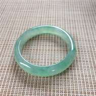 17041217#正圈尺寸：56.8x12.9x8mm 冰翠色镯，种好色好，光感好，翠色欲流，完美推