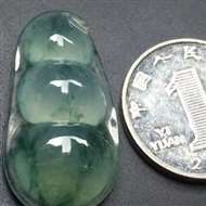 冰种飘花福豆，尺寸:35.1*18.3*8.5mm，完美，水润通透，种老坑，起光起胶，厚装饱满。H1