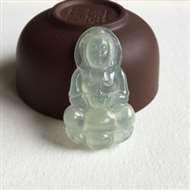 冰种 观音 冰种 整体有底色 质地细腻 冰透感好 雕刻工艺精湛 佩戴漂亮 无纹裂 尺寸 35x20.