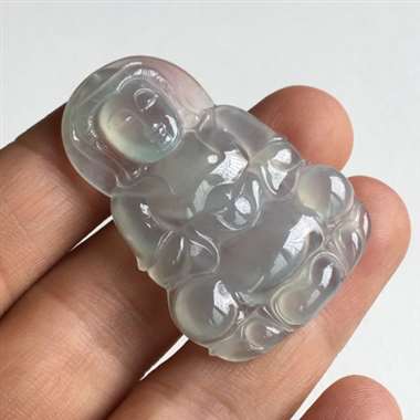 冰种 观音 整体有底色 质地细腻 冰透感好 水头足 起光 雕刻工艺精湛 佩戴漂亮 无纹裂 尺寸 45
