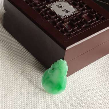 缅甸翡翠A货，布袋，代代有福，代代有财，吉祥富足，聚财之吉祥象，色彩鲜艳，性价比高，佩戴效果很赞，手