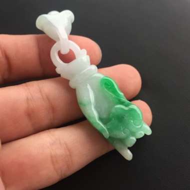 冰种飘阳绿如意佛手挂件