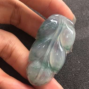 冰种飘花翡翠叶子挂件