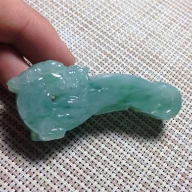 飘绿花龙勾 料子细腻 种老水足 雕工精湛 设计巧妙 厚庄大气 霸气外露