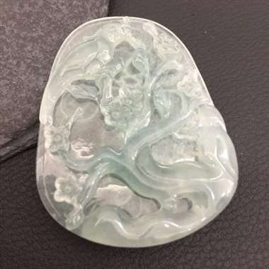 黄绿喜鹊,喜上眉梢,雕工精湛,料细物美。 黄绿喜鹊,喜上眉梢,雕工精湛,料细物美。