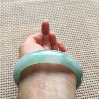 冰飘花贵妃手镯，口径：56*49.7*14.1*6.8，48.26g