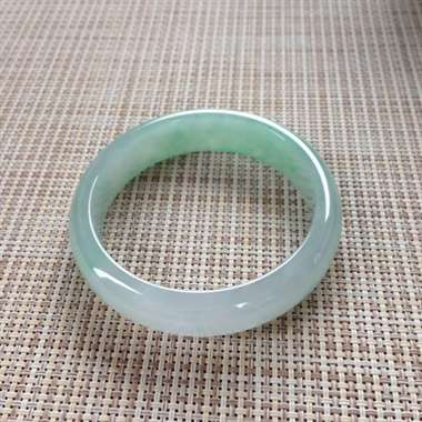 17041214#正圈尺寸：55.8x14x7.4mm 水润带色镯，料子水润，清新，颜色宜人养眼，极