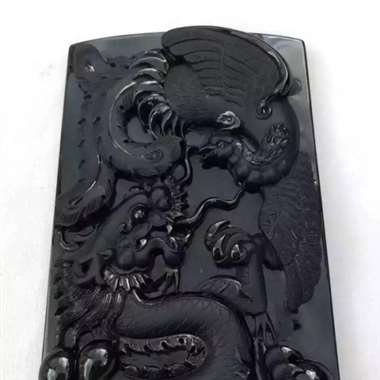 。♥️墨翠:龙凤呈祥，完美无裂纹，细腻干净，黑度极黑，性价比高，纯手工打造，打灯透绿，结缘价
