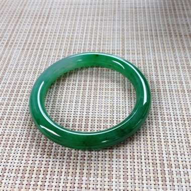 17041535#圆条尺寸：55x9.3x8.6mm 细润辣色镯，精美贵气，满屏都是辣，细腻温润，实