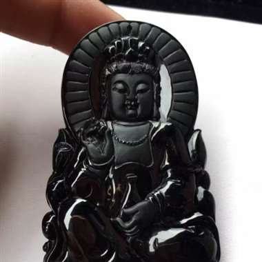 立体观音菩萨，完美无纹裂，极品墨翠，质地细腻，大件厚装，品相极好，纯手工雕刻，黑光亮
