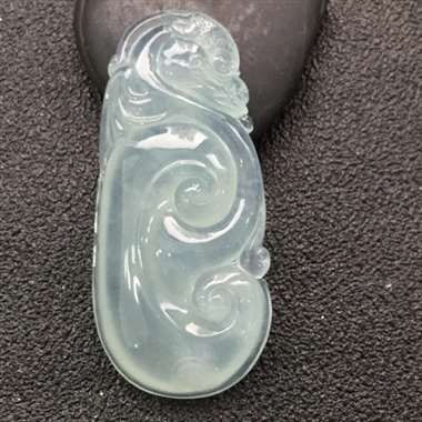 冰种翡翠如意挂件 尺寸:46.0-21.8-8.8mm 冰种翡翠如意挂件 尺寸:46.0-21.8-8.8mm