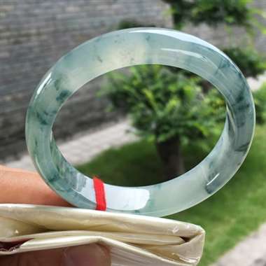 正圈,冰种飘花,尺寸57.2-13.0-7.8,水润冰透,质地细润,完美 正圈,冰种飘花,尺寸57.2-13.0-7.8,水润冰透,质地细润,完美