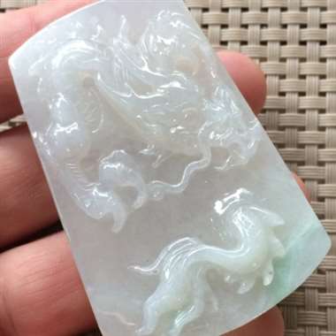 龙牌挂件。种老水足、肉细、雕工精美(有色根)、价格优惠！