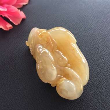 黄翡翠观音，冰黄翡，莹润通透，造工精细，品相极佳