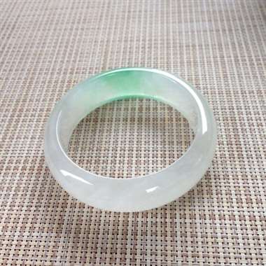 17041227#正圈尺寸：57.6x17.5x8.3mm 老坑料翠色镯，种老光好水头均匀充足，超级
