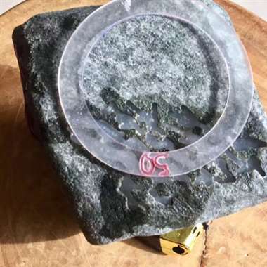WW172新货1·3公斤莫西沙开窗料，种好水好，打灯全透，杠味十足，可赌手镯，对的速度[调皮]尺寸
