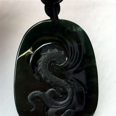 ♥️墨翠:霸气龙牌，完美无裂纹，细腻干净，黑度极黑，性价比高，纯手工打造，打灯透绿，结缘价