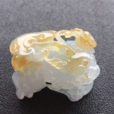 冰种带黄翡完美精品貔貅！种好，水头好，雕工细致，线条流畅。尺寸：38.6-27.5-26.4