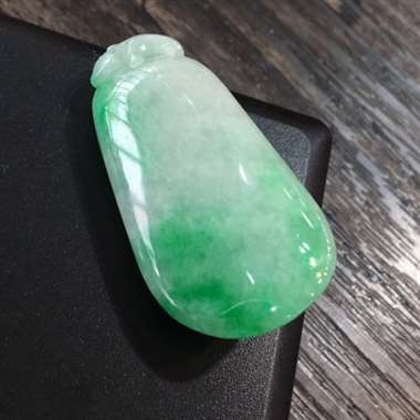 阳绿福瓜，完美色阳，底庄细腻，饱满圆润，性价比高，推荐，尺寸41.3*21.5*11.2mm，重量1