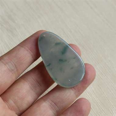 自在娇莺恰恰啼 留连戏蝶时时舞 小黄莺在大自然下一副悠然的姿态 仿佛时间为之停了下来 这枚牌子