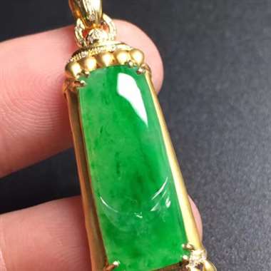 阳绿节节高升吊坠,真金真钻镶嵌,完美,种水超好,玉质细腻 阳绿节节高升吊坠,真金真钻镶嵌,完美,种水超好,玉质细腻