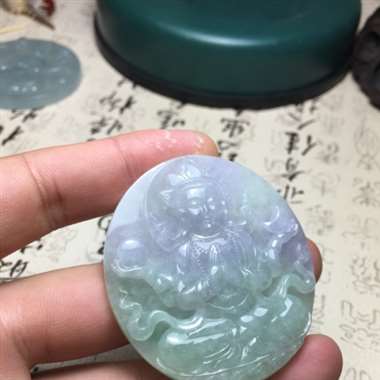 春带彩四臂观音 种水足 色泽鲜艳 雕工精美 美观大方 完美