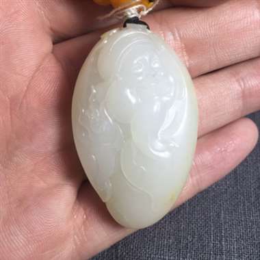 38克独籽料，白度一级，质地细腻，背后满皮 苏工，大师级，工艺绝佳，精细