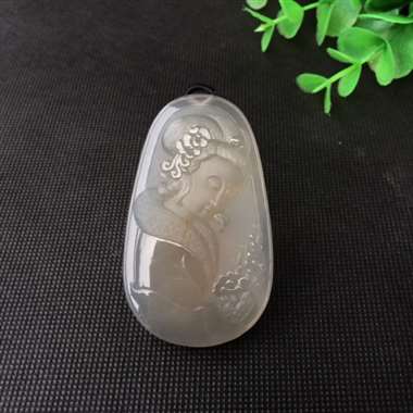 仕女是温婉，知性，美丽的象征，男的佩戴是一种凤求凰的期许，女的佩戴是一份美好的祝福