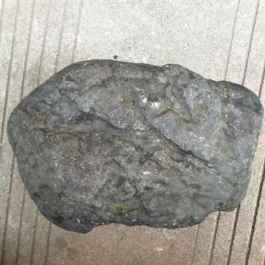 DZ641  12.6公斤莫湾基全赌料，打灯透彻，种水超赞，有飘花表现，皮壳沙砾均匀细腻，多
