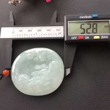 冰种甜绿底童子拜观音完美挂件。尺寸：52.8*47.7*6.5