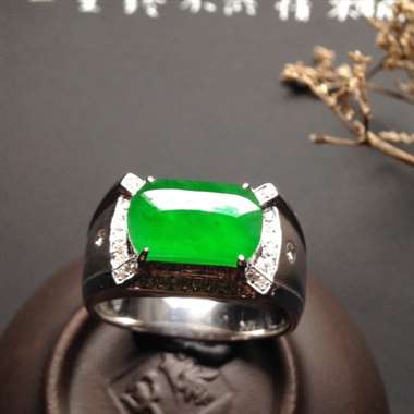 冰种阳绿马鞍戒 18K金镶嵌 裸石7-12-2毫米 内径18 指圈17号