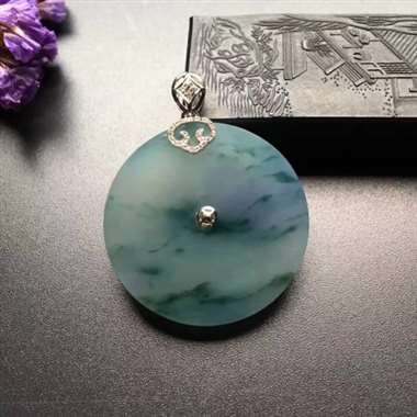T 淡春飘花平安扣 尺寸: 33-5mm T 淡春飘花平安扣 尺寸: 33-5mm