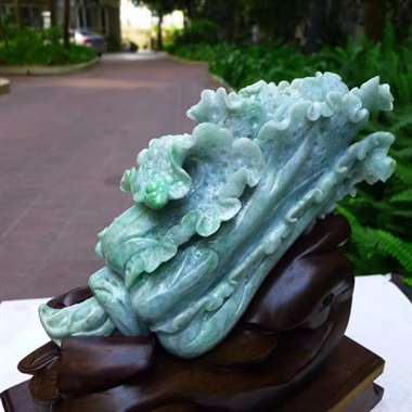 翡翠A货老坑水润浅豆绿精工招财进宝大白菜摆件 约裸石尺寸：280/130/95 连底坐：290/28