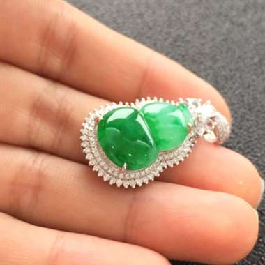 冰种阳绿18k金镶嵌完美葫芦吊坠
