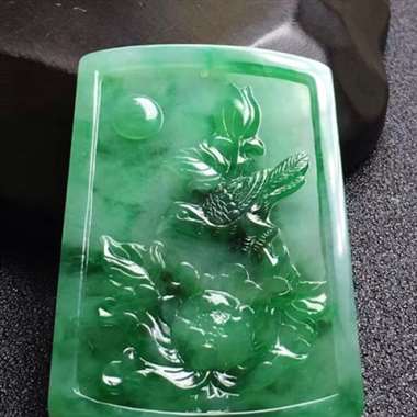 水润精美阳绿喜上眉梢 完美无裂 佩戴大方