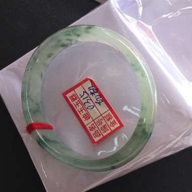 飘花玉镯，有丝裂