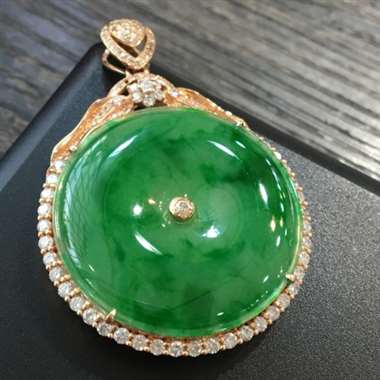 色辣平安扣，完美色阳，底庄细腻，18K玫瑰金足反大钻镶，经典大方，豪华大气，性价比高，推荐，尺寸48