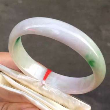 53.8圈口贵妃手镯，春带彩，小手福利，色阳，干净清爽，底庄细腻，性价比高，上手好看，末图有个小小内