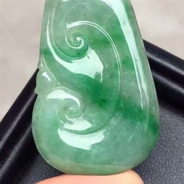 福利！冰种飘绿如意：完美无裂纹，种水好，玉质细腻，雕工精致，色泽漂亮，尺寸：41.2/23.1/3.