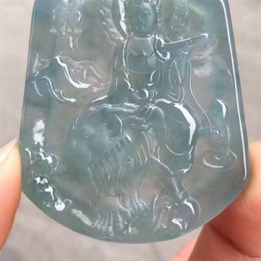 L冰种满蓝紫《文殊菩萨》。油润细腻冰透起钢光,水润怡人,完美 L冰种满蓝紫《文殊菩萨》。油润细腻冰透起钢光,水润怡人,完美