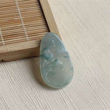 自在娇莺恰恰啼 留连戏蝶时时舞 小黄莺在大自然下一副悠然的姿态 仿佛时间为之停了下来 这枚牌子