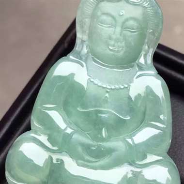 福利！苹果绿观音：有裂纹，种水好，玉质细腻，雕工精致，色泽漂亮，饱满，无孔。尺寸：52.2/36.2
