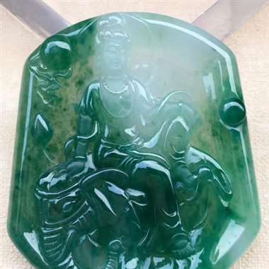 L冰种飘绿《普贤菩萨》。非常细腻冰透起光,完美 L冰种飘绿《普贤菩萨》。非常细腻冰透起光,完美