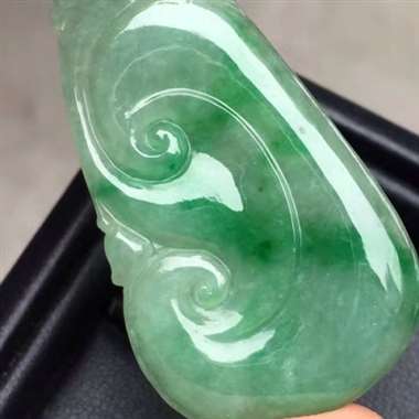 福利！冰种飘绿如意：完美无裂纹，种水好，玉质细腻，雕工精致，色泽漂亮，尺寸：41.2/23.1/3.